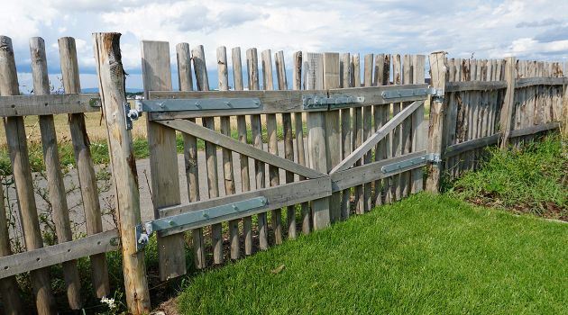 Naturnaher Gartenzaun